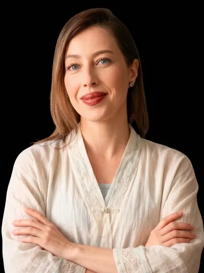 Sabrina Bina Bossle — terapeuta holística, mestre em Reiki e criadora da Terapia Corporal Sinergética, com mais de 7 anos de prática clínica em Caxias do Sul